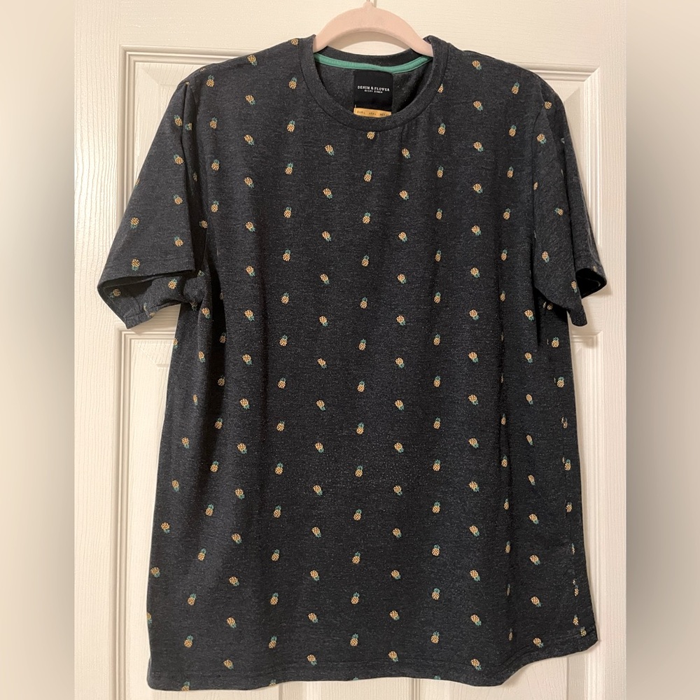 Men’s t-shirt with pineapples